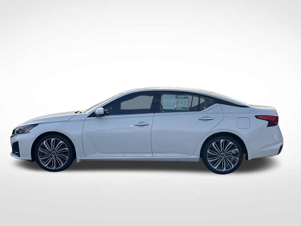 Used 2024 Nissan Altima 2.5 SL image 2