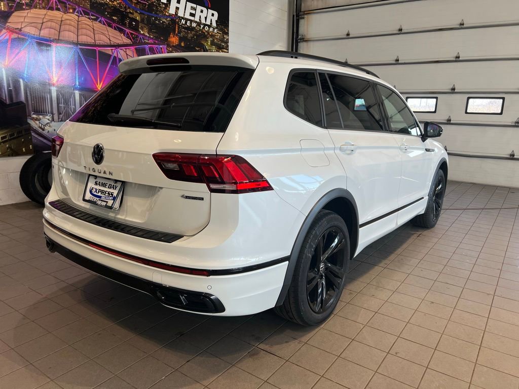 Used 2023 Volkswagen Tiguan SE R-Line AWD/4WD image 10