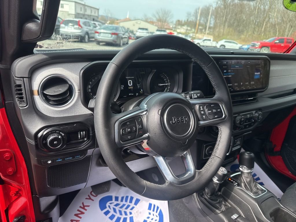 Used 2025 Jeep Wrangler Unlimited Sahara w/ Safety Group image 15