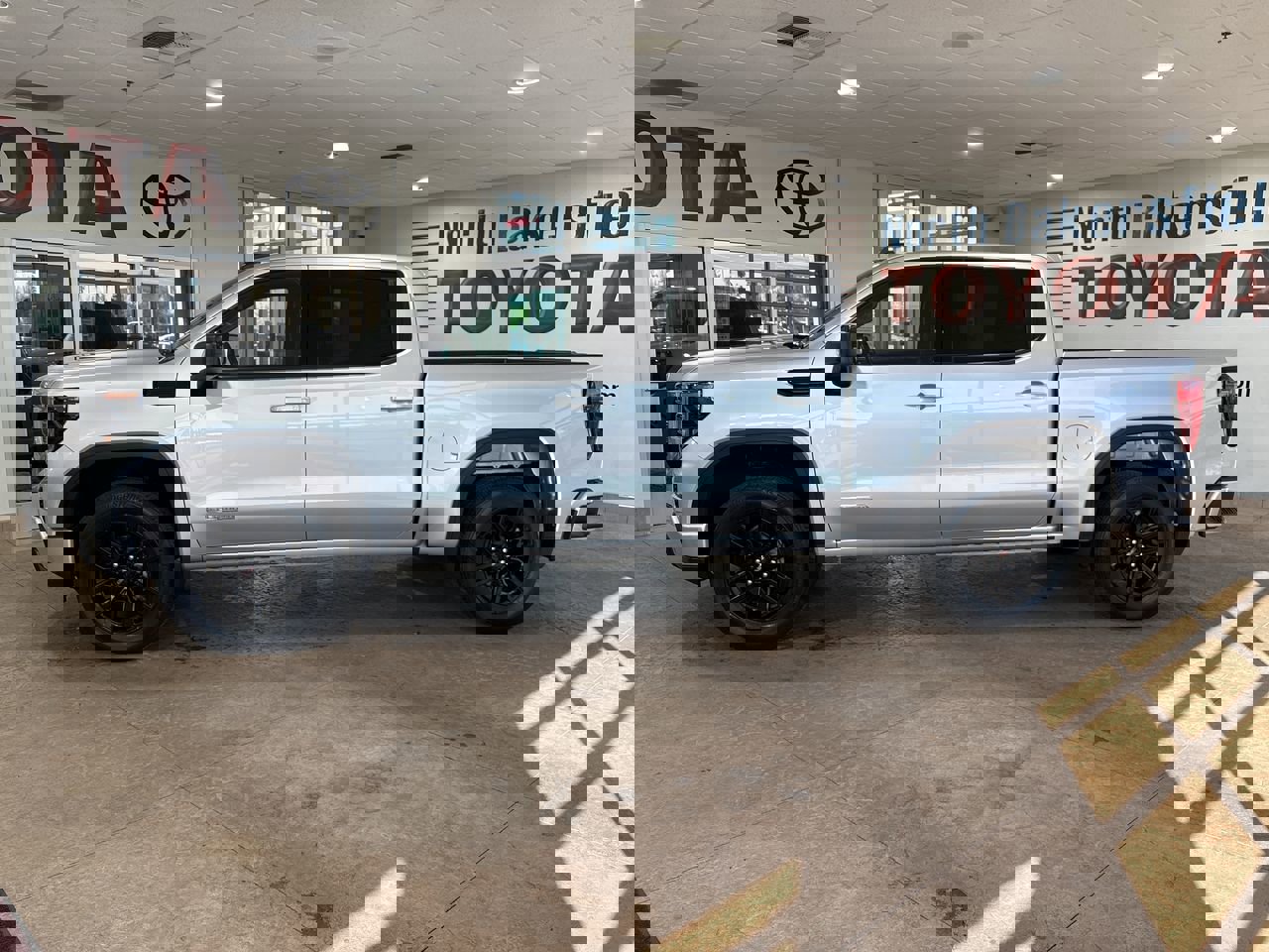 Used 2022 GMC Sierra 1500 Elevation RWD image 7