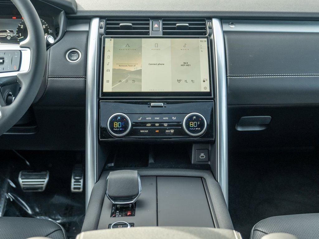 New 2025 Land Rover Discovery Dynamic SE image 18