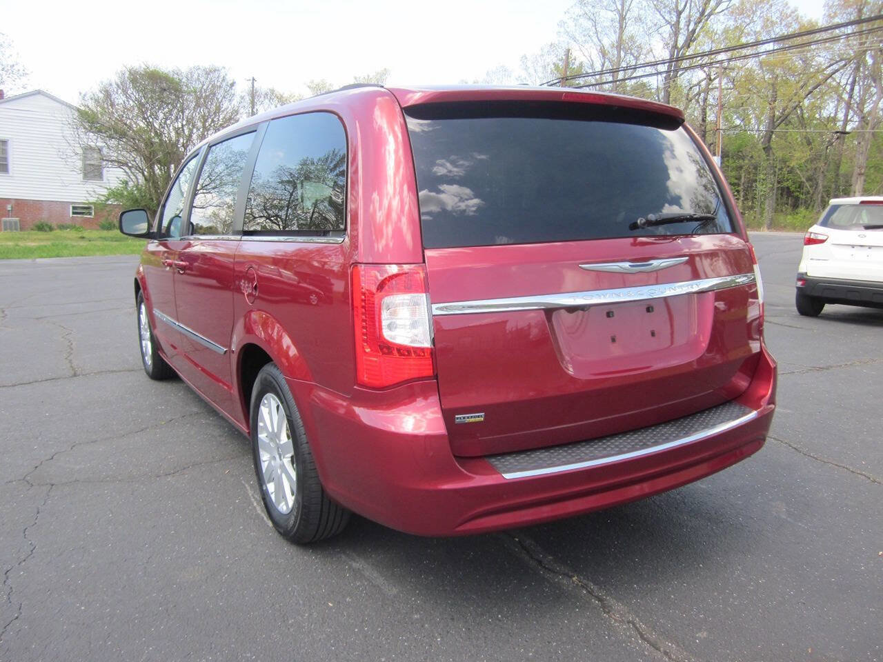 Used 2015 Chrysler Town & Country Touring FWD image 35