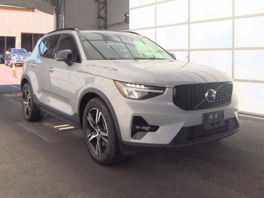 Used 2023 Volvo XC40 B5 Plus AWD/4WD image 2