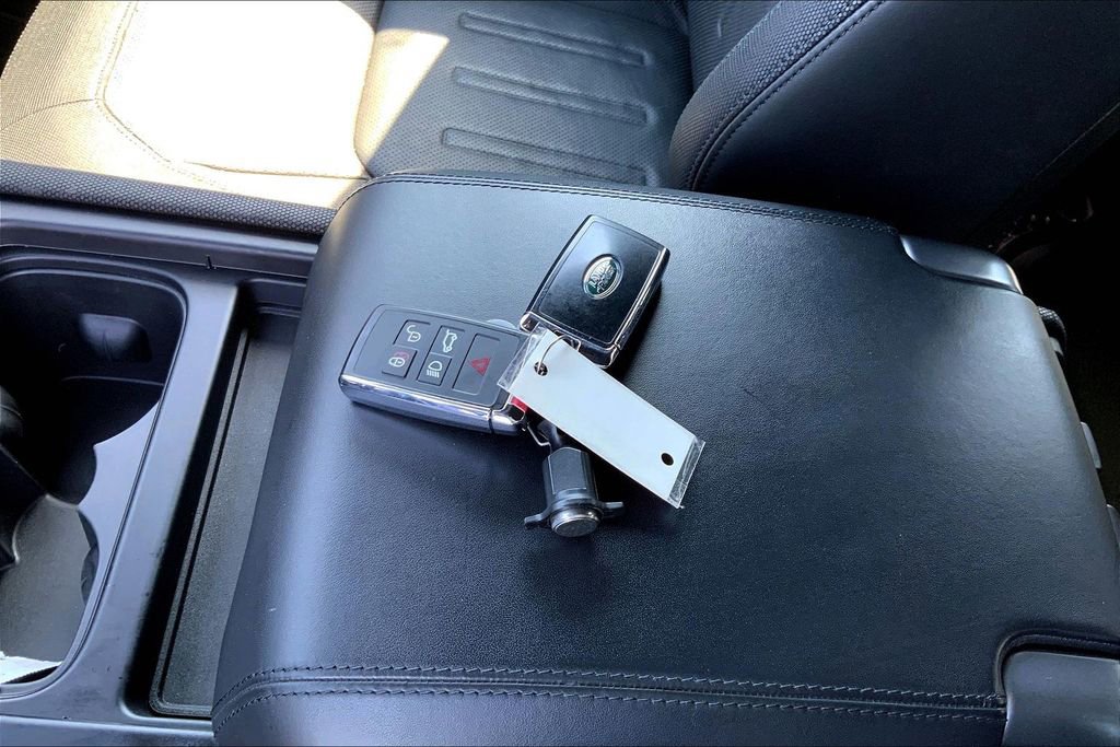 Used 2021 Land Rover Defender 110 X-Dynamic HSE AWD/4WD image 32