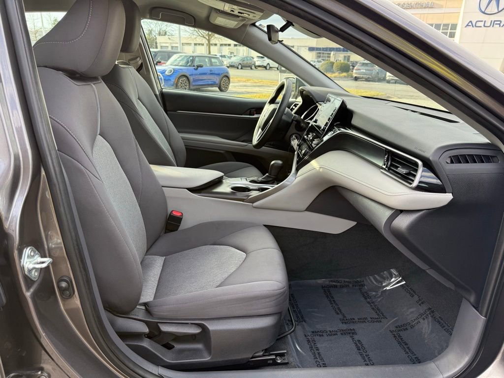 Used 2022 Toyota Camry LE image 30