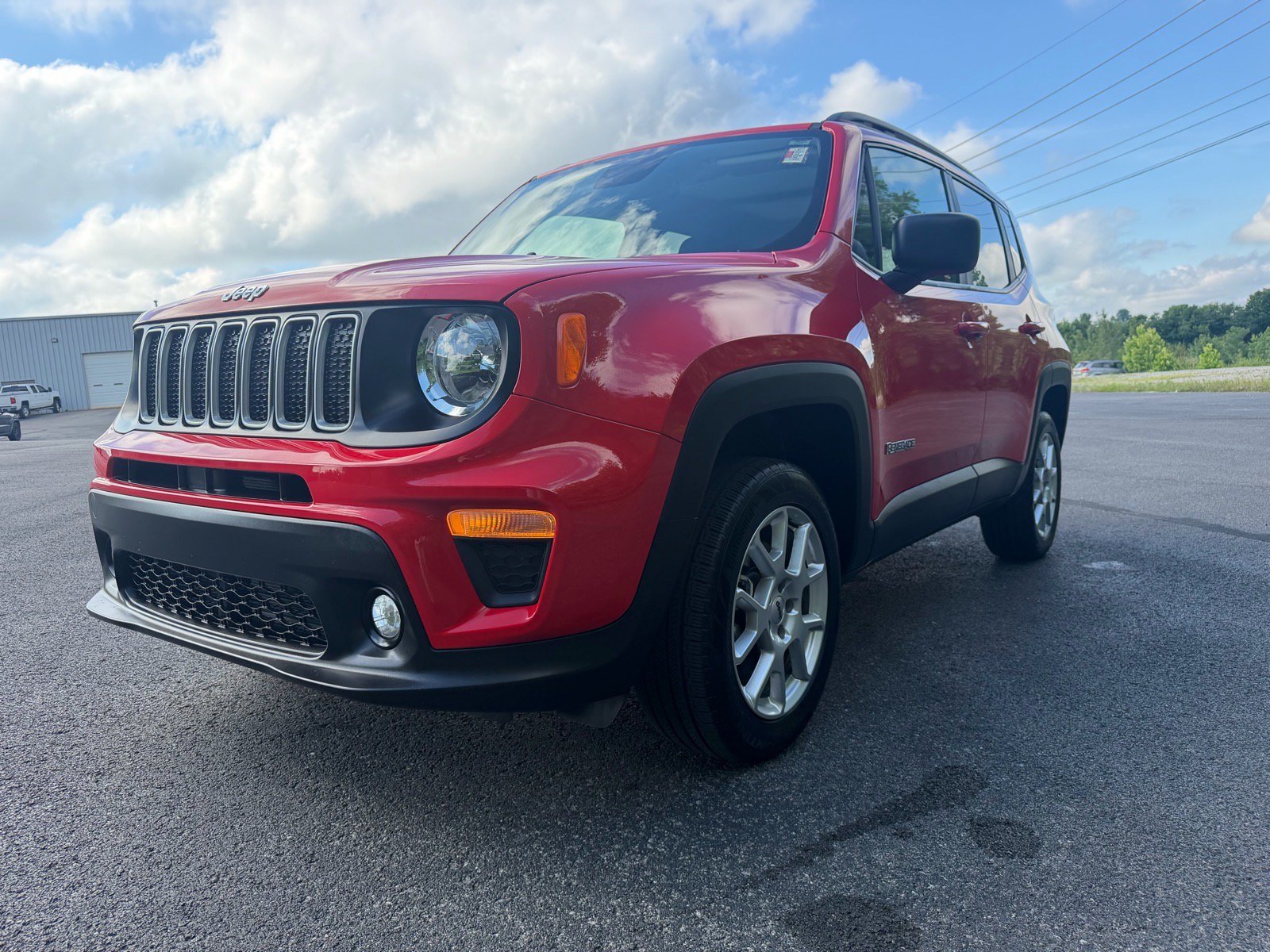 Used 2023 Jeep Renegade Latitude w/ Sun/Sound Group AWD/4WD image 8