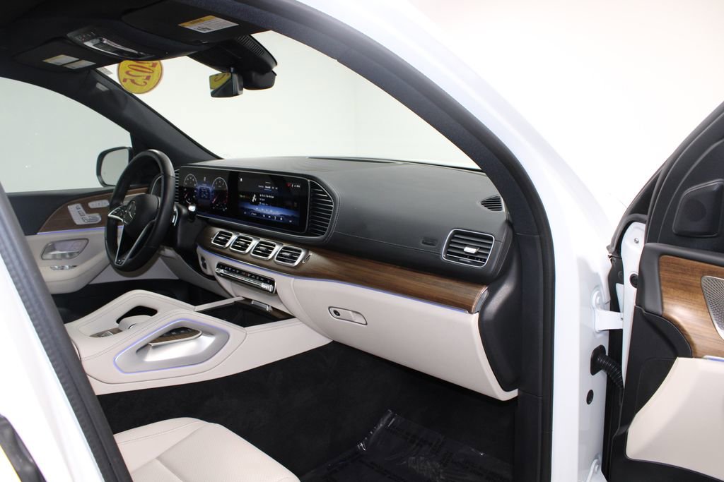 Used 2025 Mercedes-Benz GLS 450 4MATIC image 26