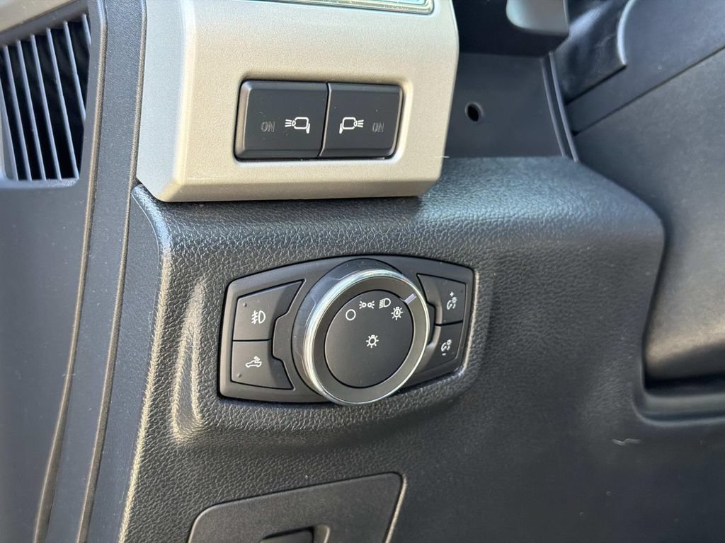Used 2016 Ford F150 Lariat w/ Equipment Group 502A Luxury AWD/4WD image 22