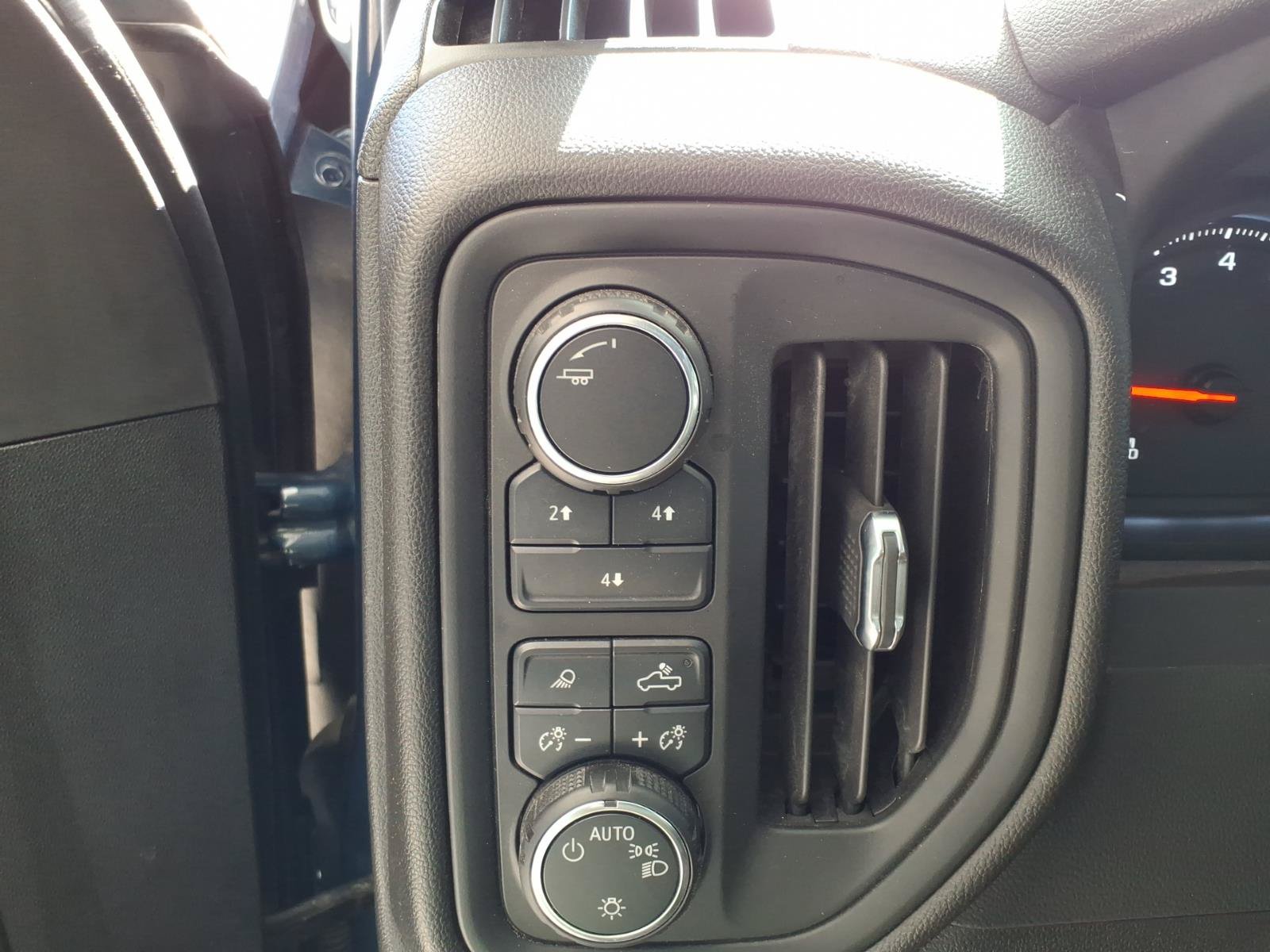 Used 2025 Chevrolet Silverado 2500 Custom w/ Custom Value Package AWD/4WD image 7