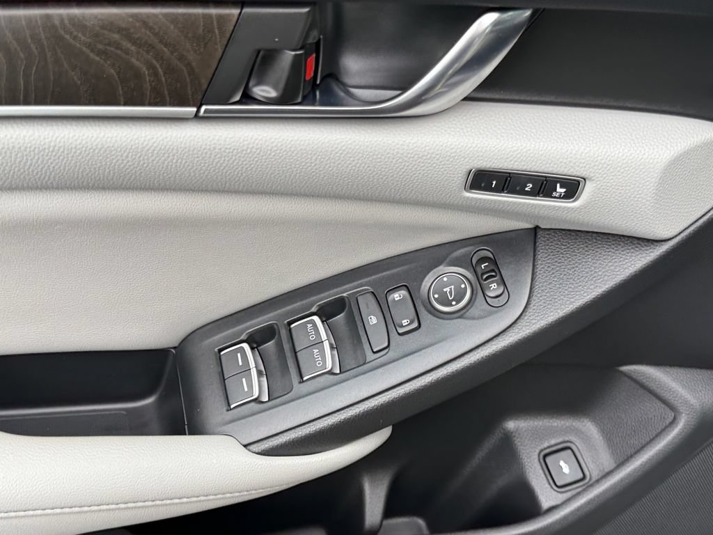 Used 2020 Honda Accord EX-L image 11