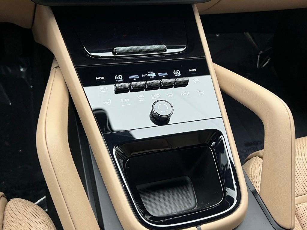 Certified 2025 Porsche Cayenne Coupe AWD/4WD image 11