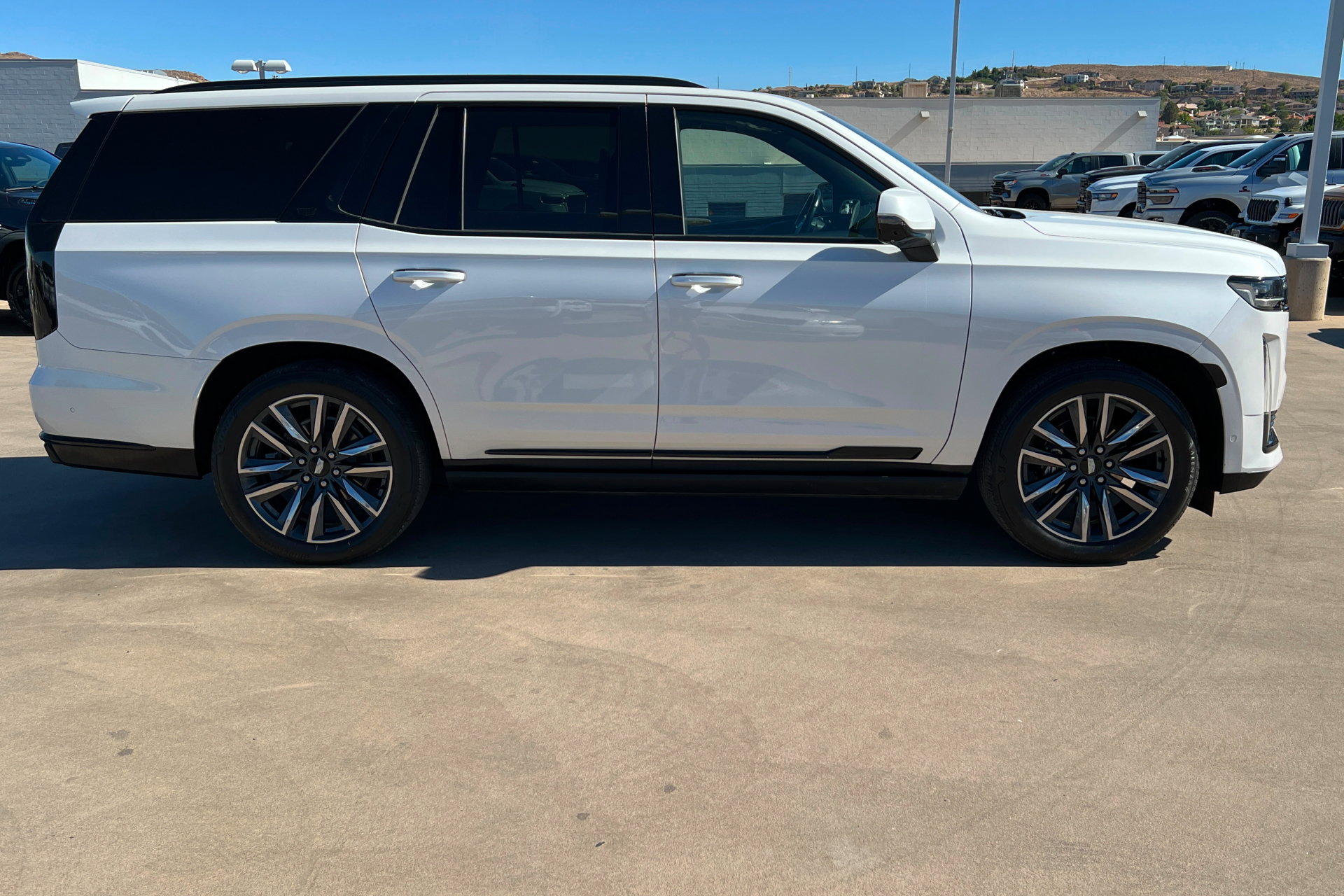 Used 2021 Cadillac Escalade Premium Luxury w/ Driver Assist Tech Package AWD/4WD image 7