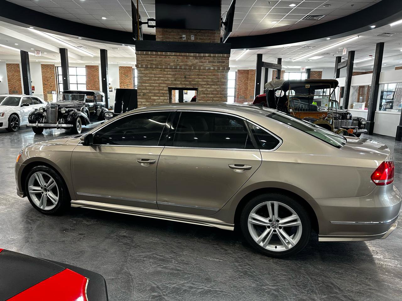 Used 2015 Volkswagen Passat 3.6 SEL Premium FWD image 8