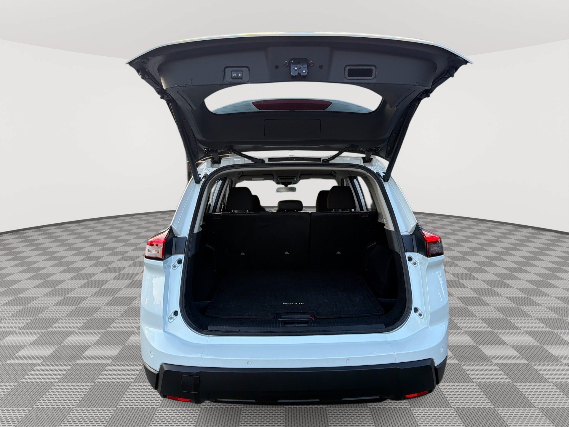 Used 2025 Nissan Rogue SV AWD/4WD image 19