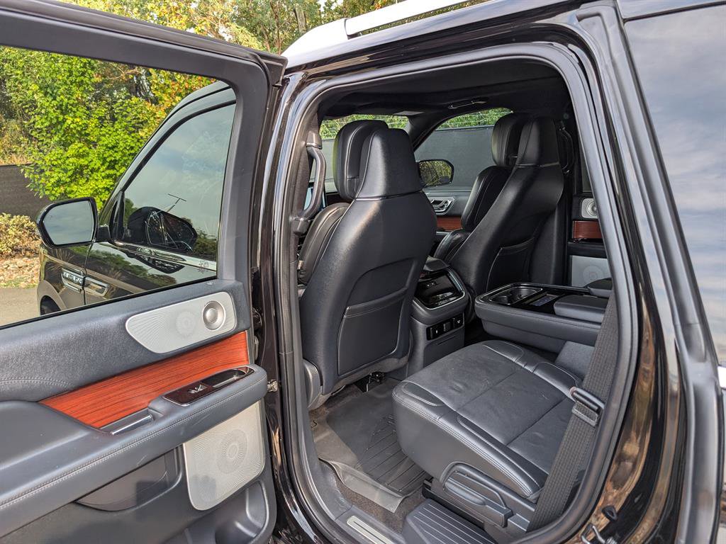 Used 2022 Lincoln Navigator Reserve image 22