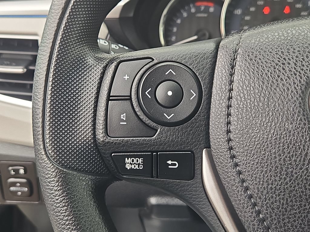 Used 2015 Toyota Corolla LE FWD image 11