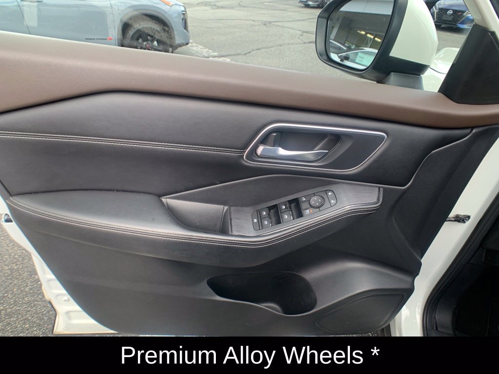 Used 2021 Nissan Rogue SV w/ Premium Package AWD/4WD image 11