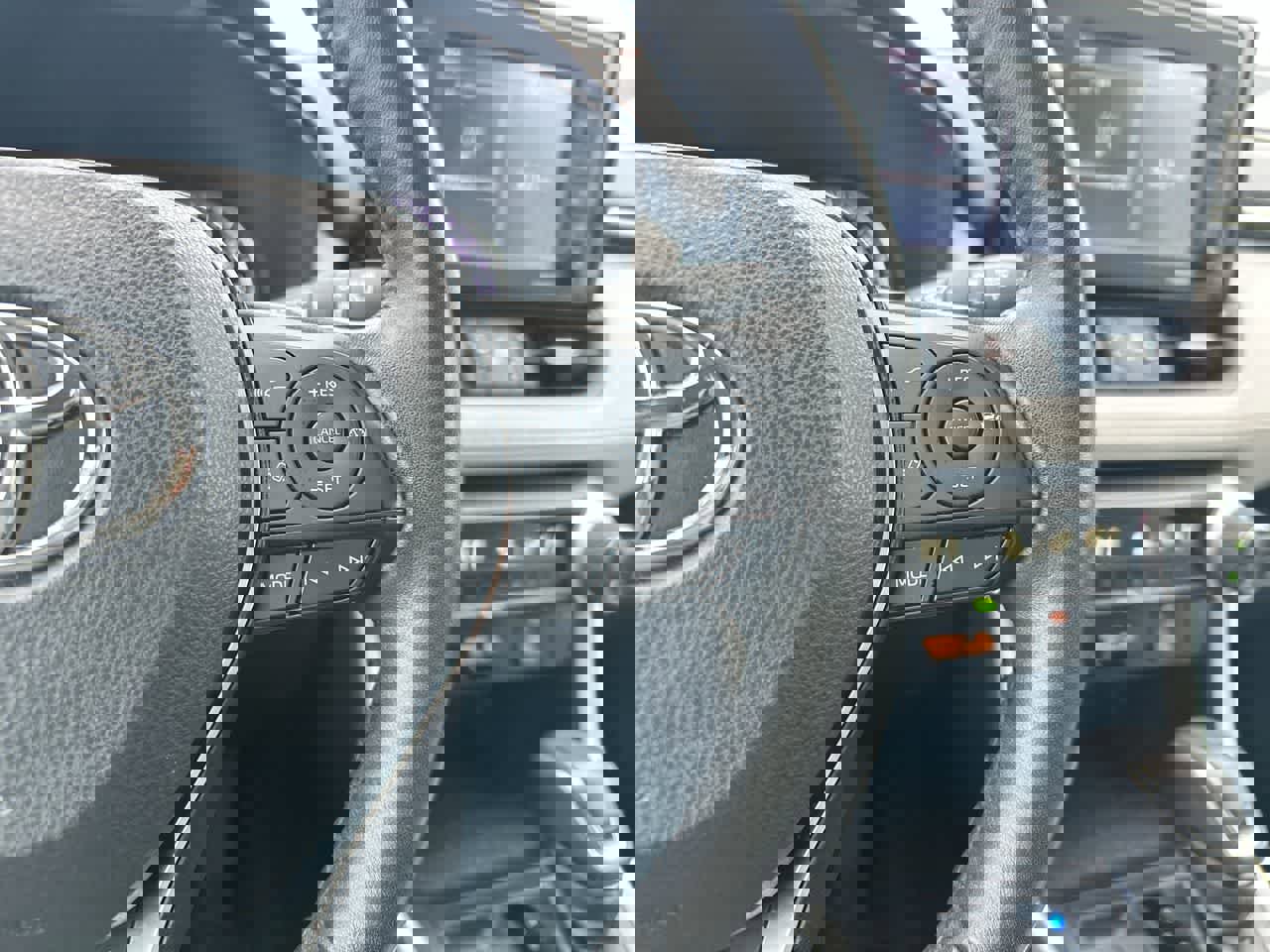 Used 2022 Toyota RAV4 XLE Premium image 30