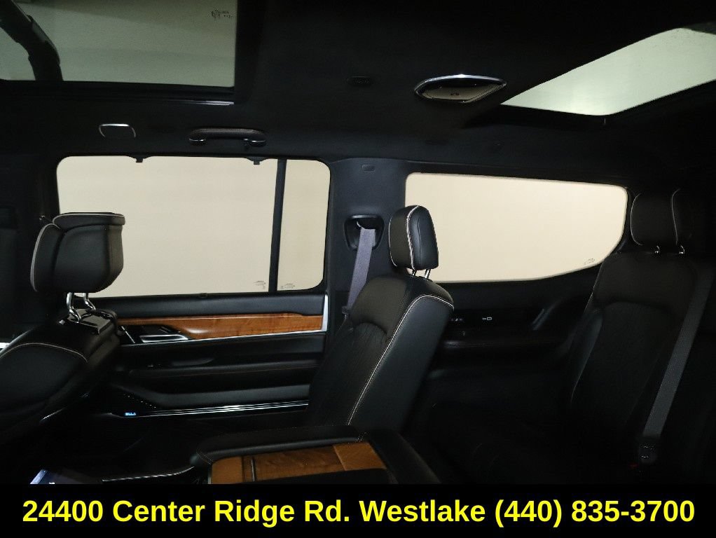 Used 2022 Jeep Grand Wagoneer Series III AWD/4WD image 15