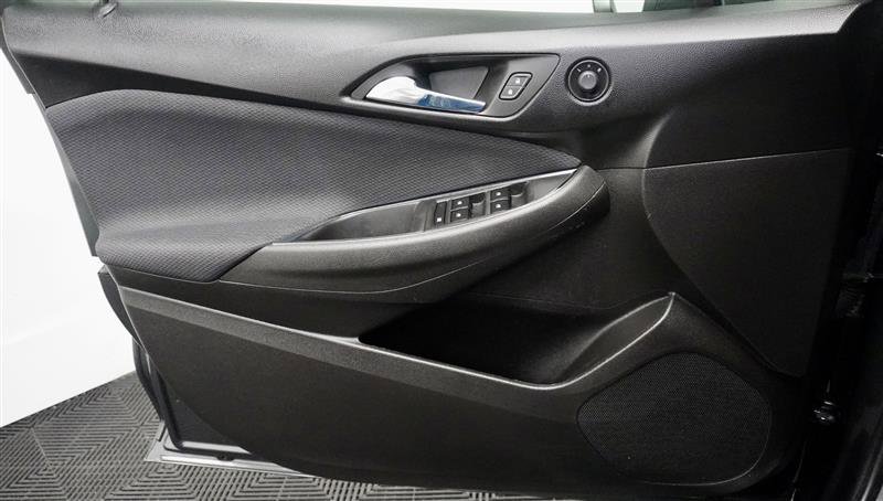 Used 2018 Chevrolet Cruze LT w/ Convenience Package FWD image 36