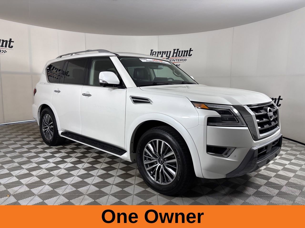 Used 2024 Nissan Armada SL w/ Captain's Chairs Package image 4