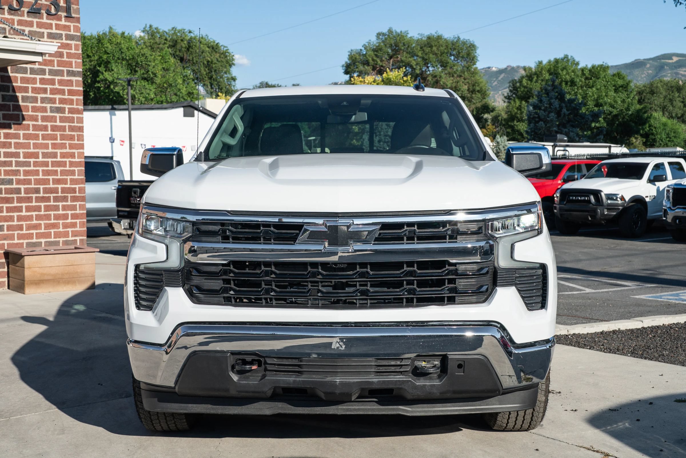 Used 2025 Chevrolet Silverado 1500 LT w/ LPO, Dark Essentials Package AWD/4WD image 4