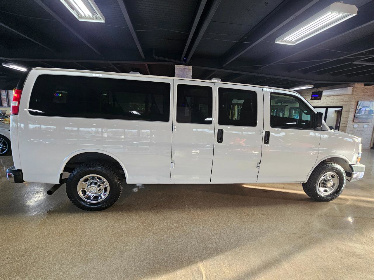 Used 2016 Chevrolet Express 3500 LT w/ LT Preferred Equipment Group image 9