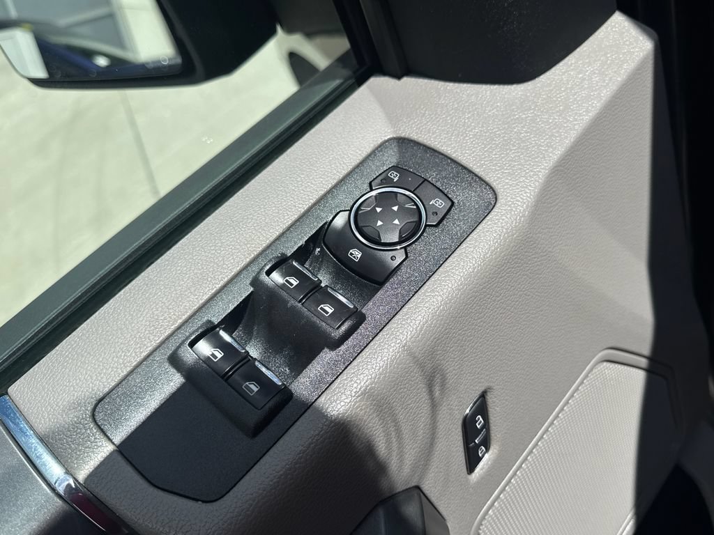 Used 2018 Ford F150 XLT w/ Equipment Group 302A Luxury AWD/4WD image 11