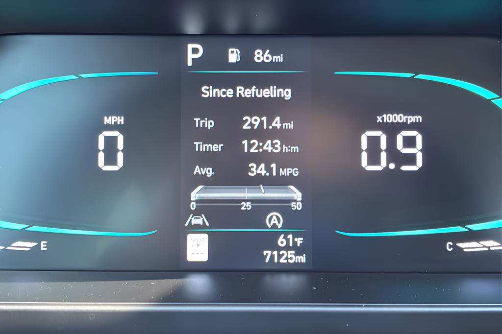 Certified 2025 Hyundai Elantra SE image 23