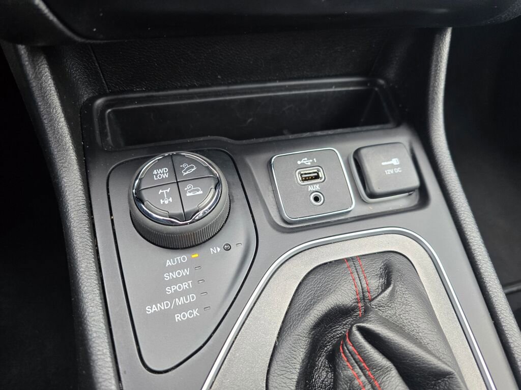 Used 2022 Jeep Cherokee Trailhawk w/ Trailer Tow Group image 31