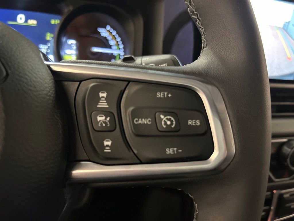 Used 2025 Jeep Wrangler Unlimited Sahara AWD/4WD image 17