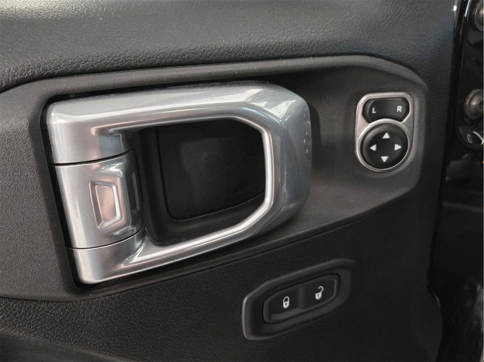 Used 2021 Jeep Gladiator Willys AWD/4WD image 13