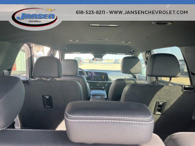 Used 2025 Chevrolet Traverse LT image 32