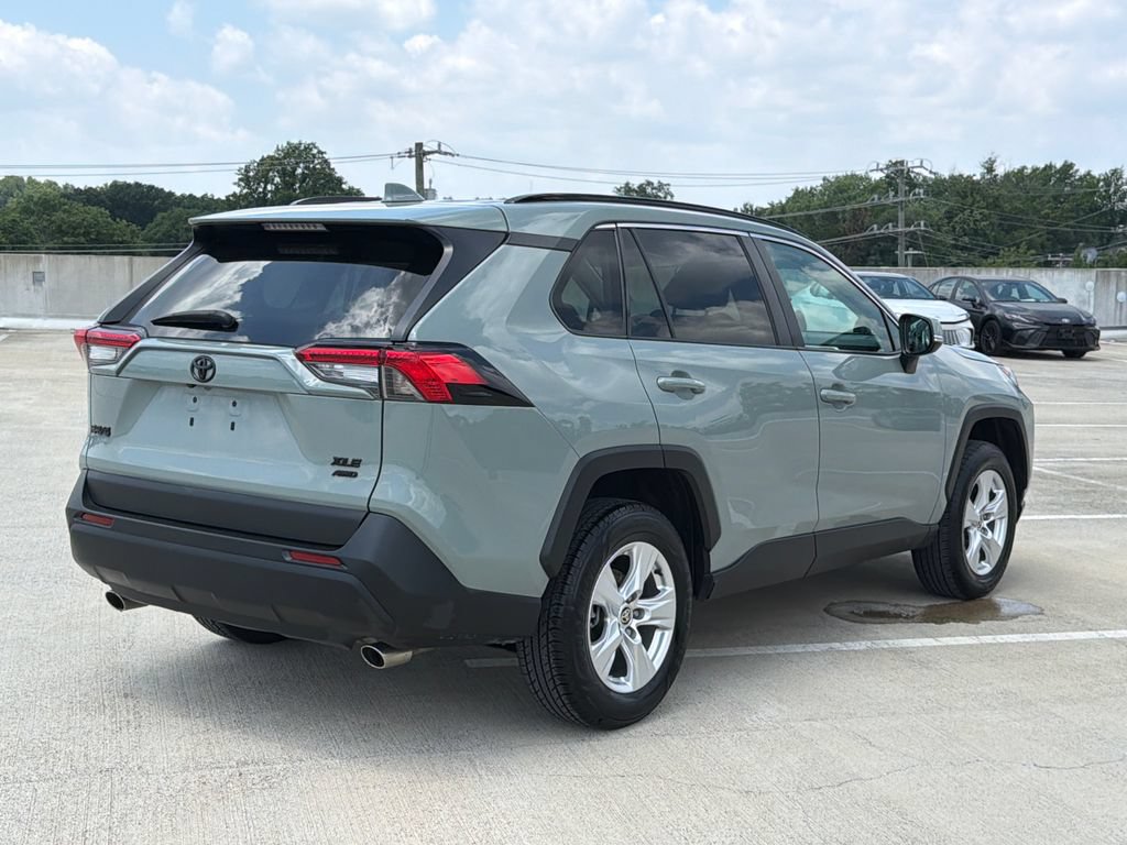 Used 2021 Toyota RAV4 XLE w/ Convenience Package AWD/4WD image 3