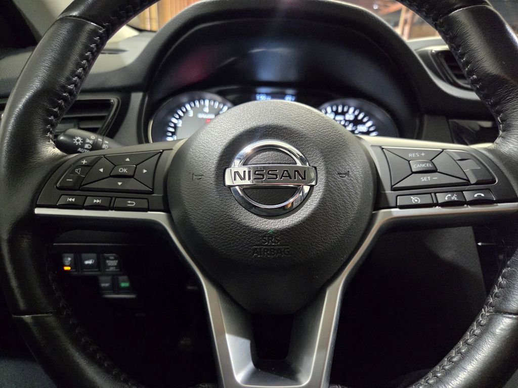 Used 2017 Nissan Rogue SL image 7