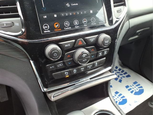 Used 2020 Jeep Grand Cherokee Altitude image 18