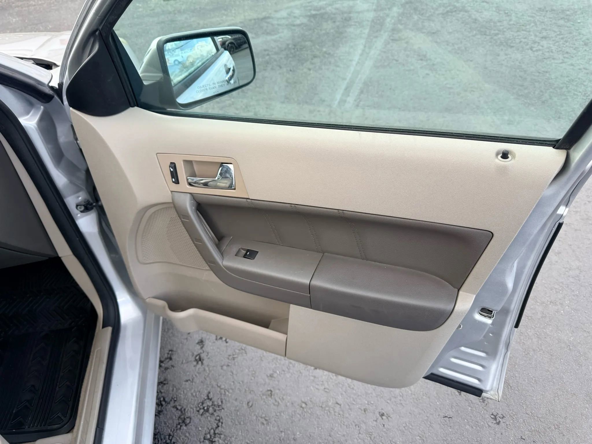 Used 2010 Ford Focus SEL FWD image 19