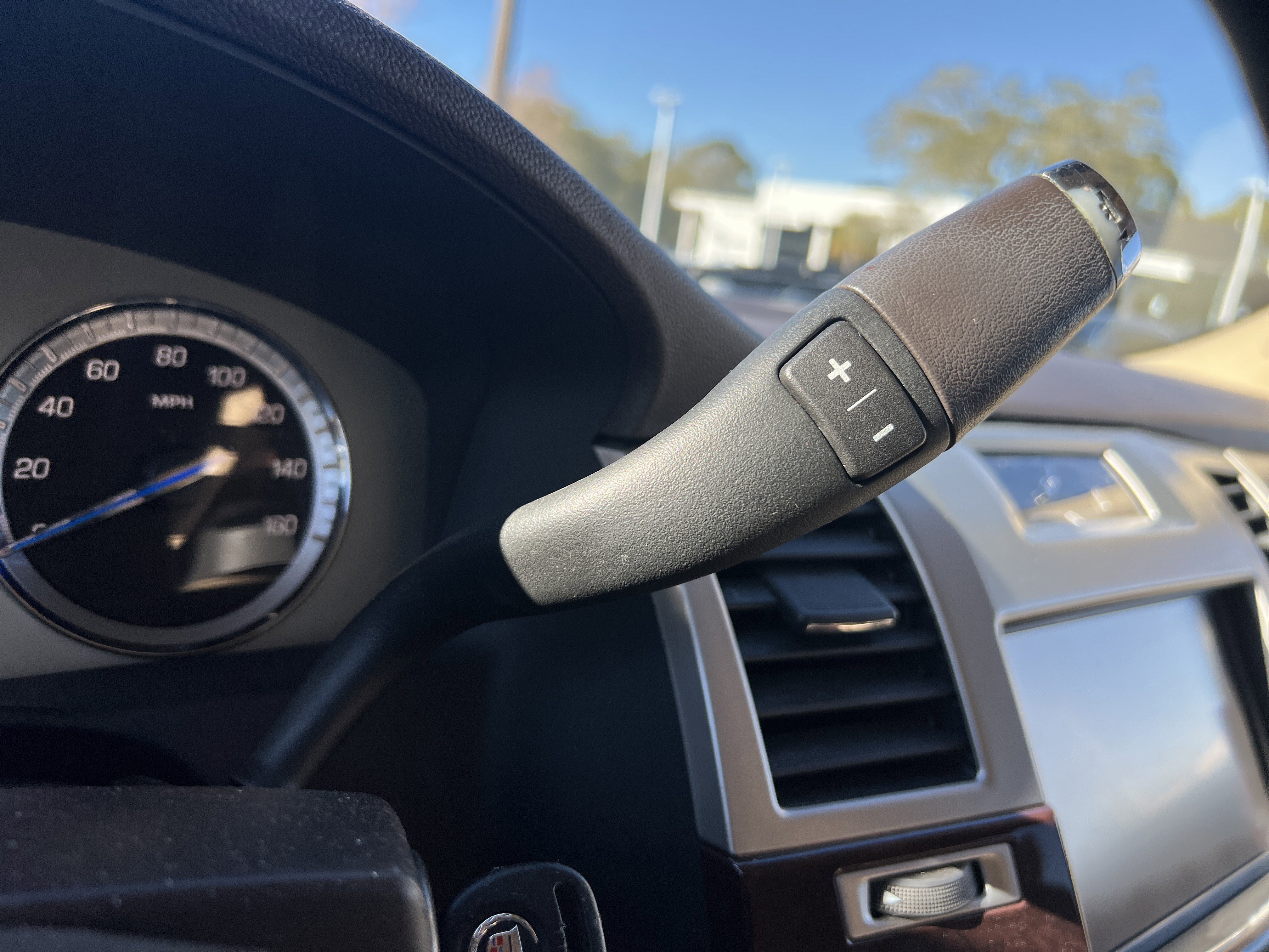 Used 2014 Cadillac Escalade Premium image 25