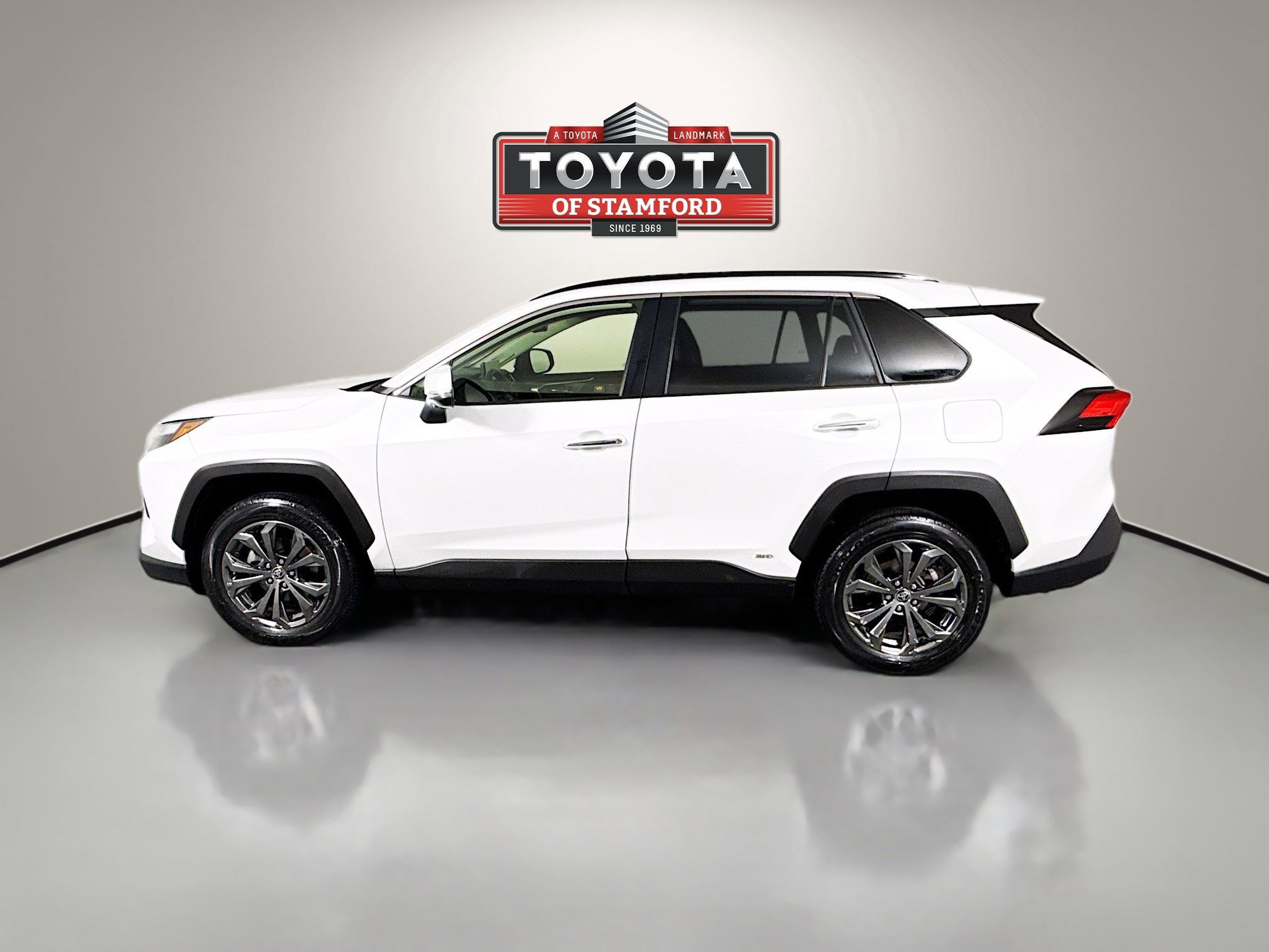 Used 2023 Toyota RAV4 Limited AWD/4WD image 4