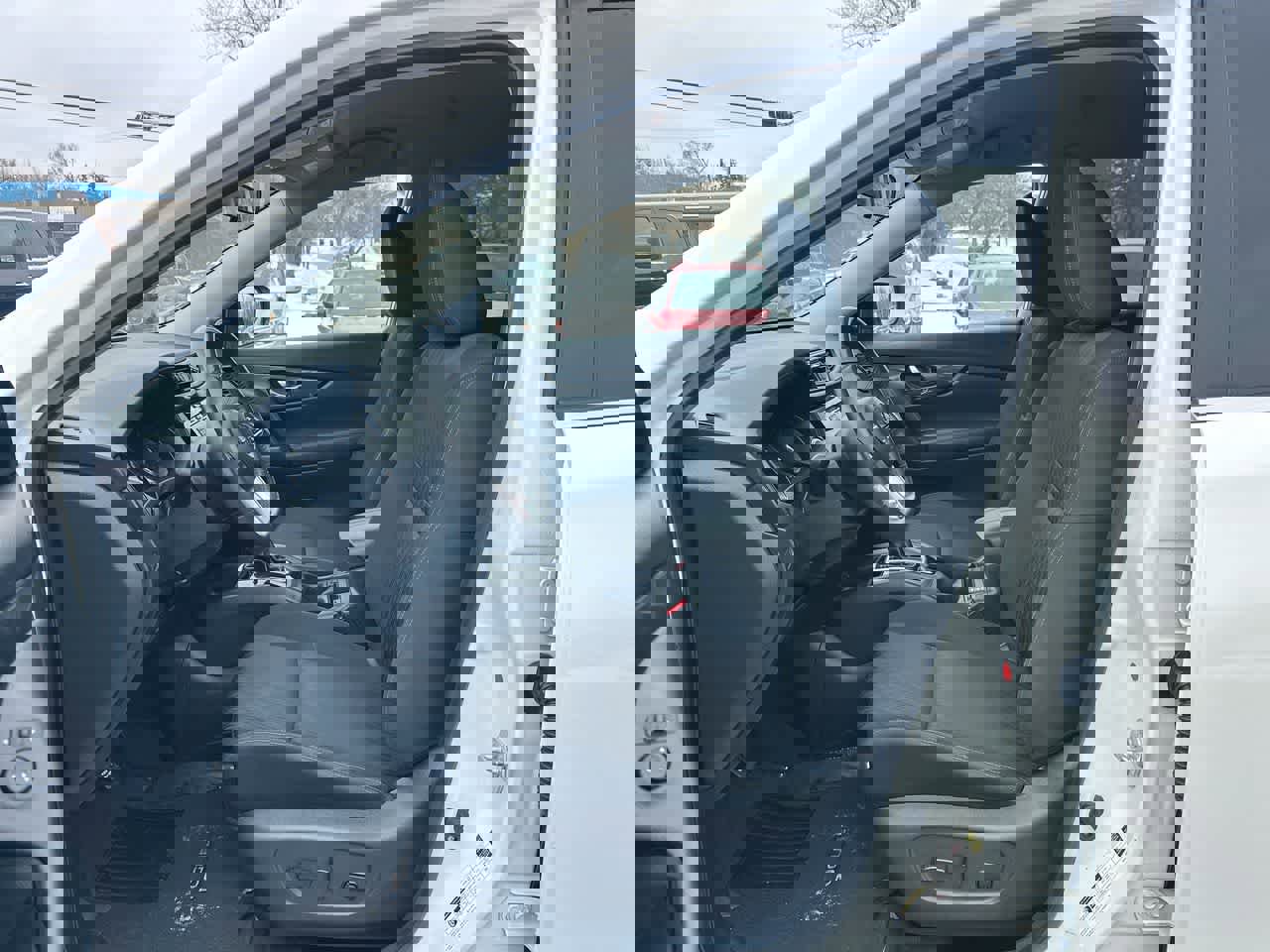 Used 2018 Nissan Rogue SV image 21