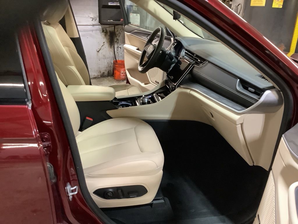 Used 2022 Jeep Grand Cherokee Limited AWD/4WD image 21