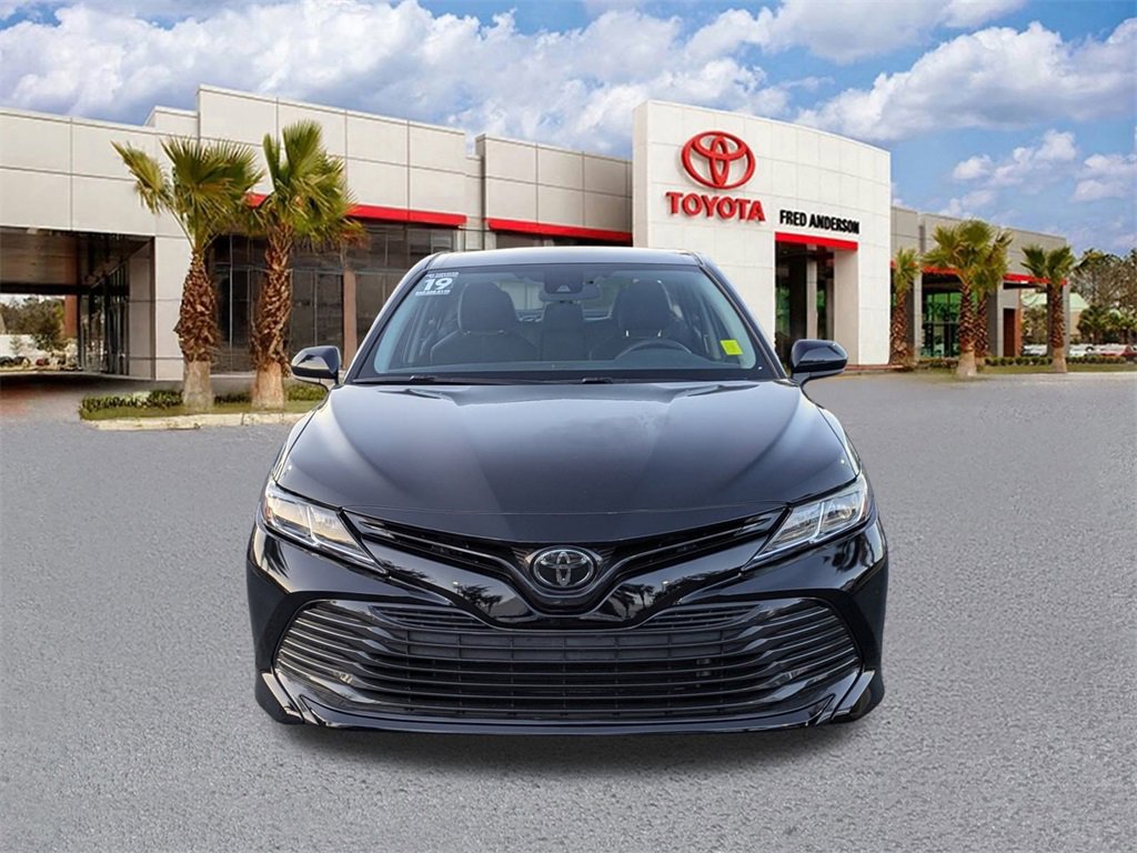 Used 2019 Toyota Camry LE image 10
