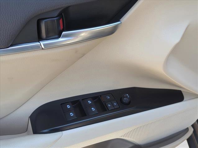 Used 2018 Toyota Camry LE w/ Convenience Package FWD image 8