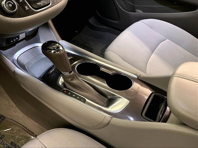 Used 2018 Chevrolet Malibu LT FWD image 16