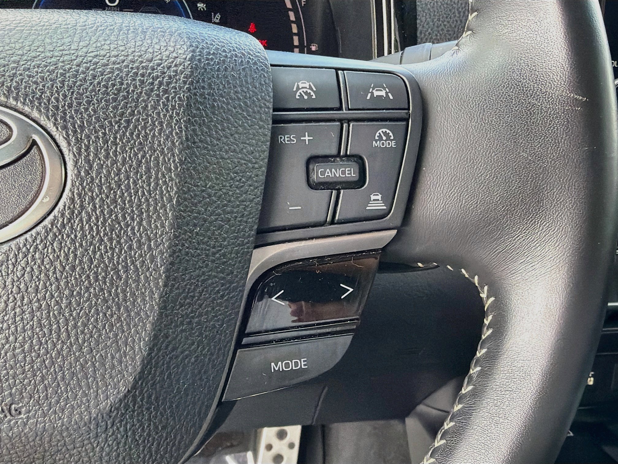 Used 2025 Toyota Camry SE FWD image 37