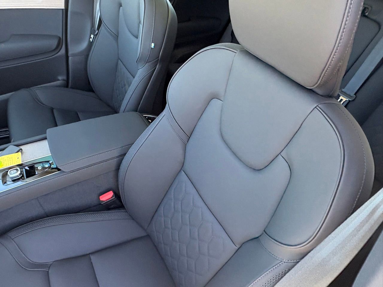 New 2026 Volvo XC90 T8 Plus w/ Protection Package Premier image 20