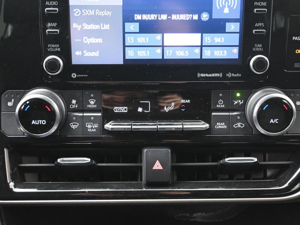 Used 2021 Toyota Highlander XLE image 22