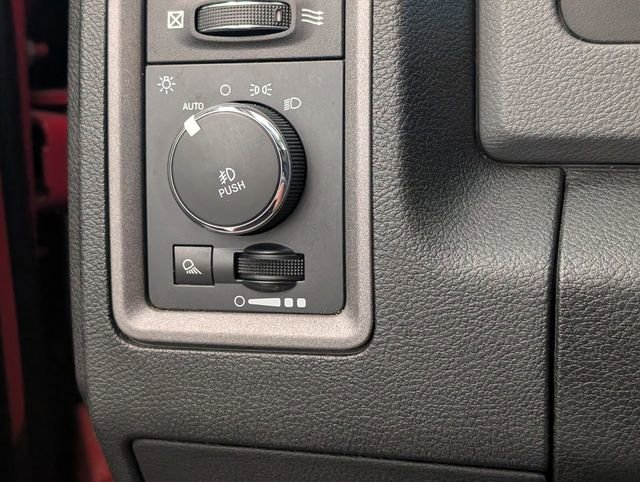 Used 2018 RAM 1500 Express w/ Express Value Package image 27