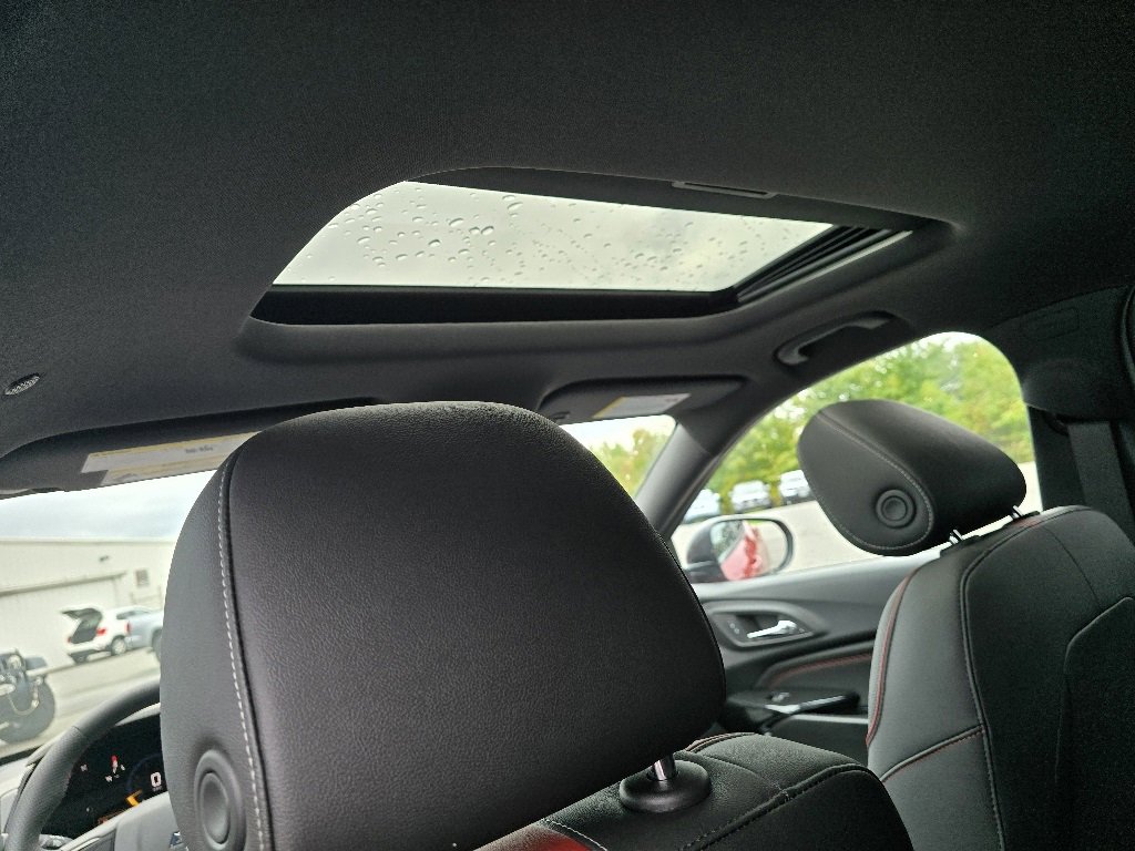 New 2026 Chevrolet Trax RS w/ Sunroof Package image 7