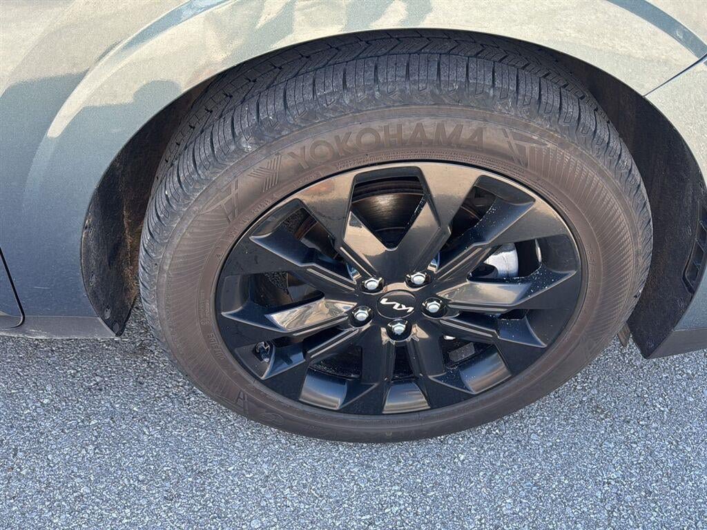 Used 2024 Kia Carnival SX FWD image 15